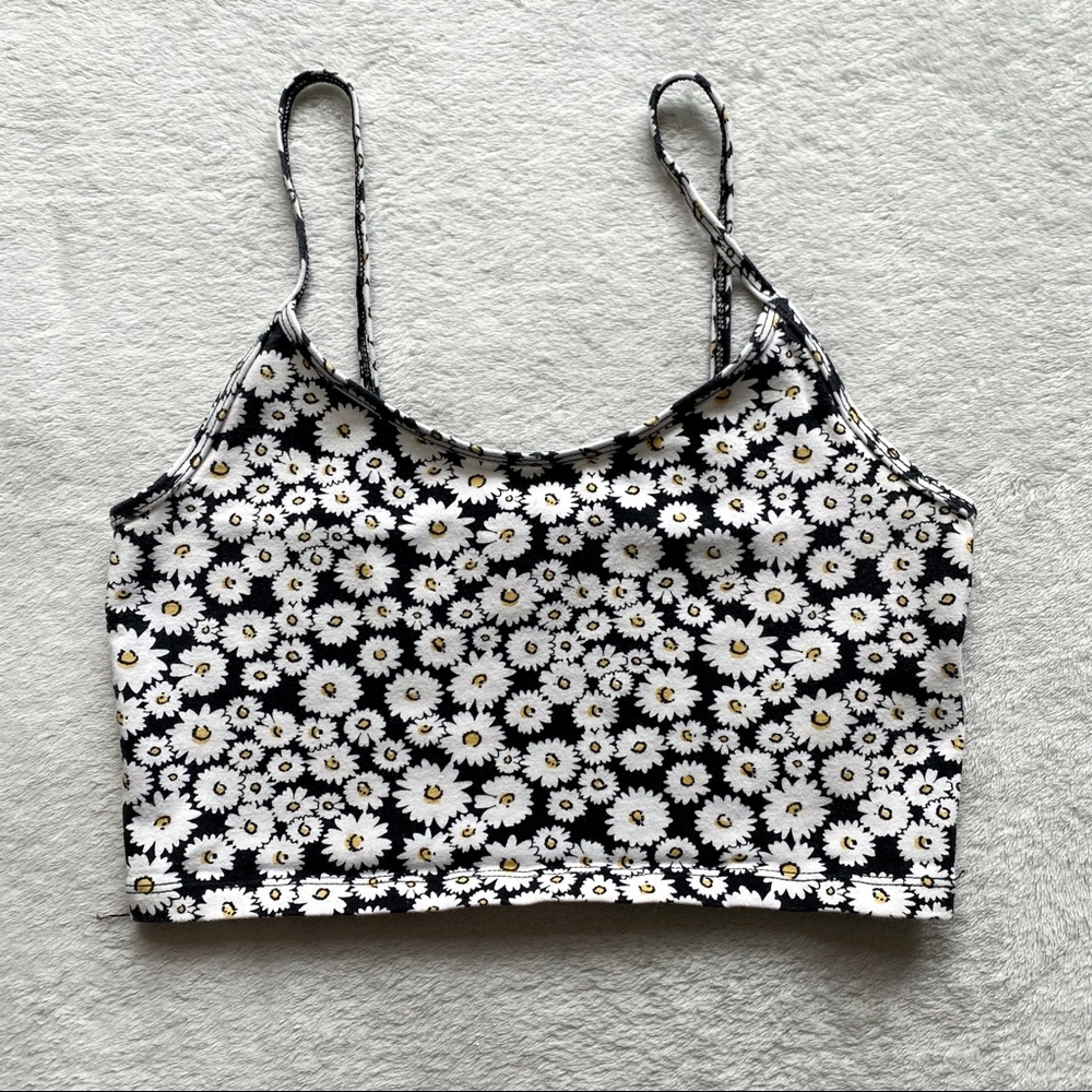 Forever 21 black white daisy print crop top tank shirt size medium
